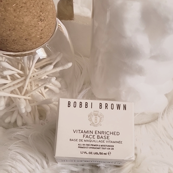 Bobbi Brown | Vitamin Enriched Face Base Full Size (FIRM ON PRICE) - Picture 2 of 9
